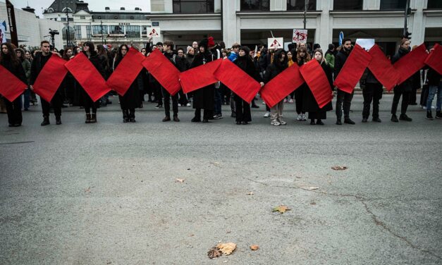 A középiskolásoknak elegük van! Nagyszabású tüntetés lesz szombaton Újvidéken