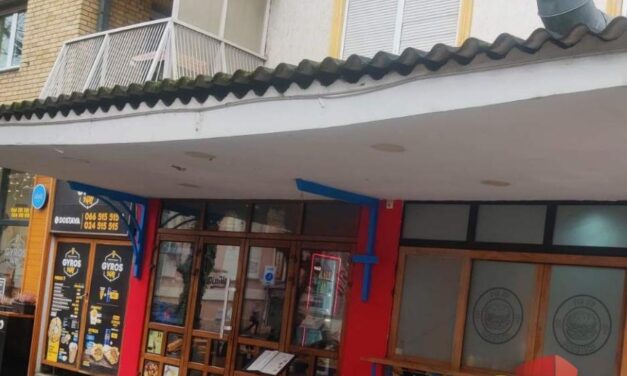 Veszélyessé válhatott egy előtető Szabadka központjában