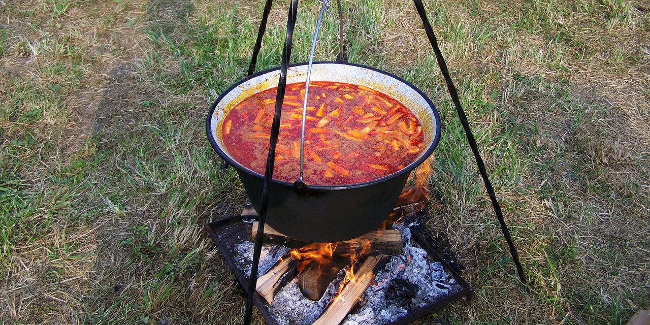 Gulyáslevest főznek a blokáddal tiltakozó egyetemistáknak a mezőgazdasági termelők
