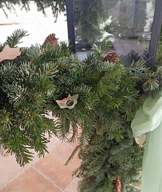 Lelopták a díszeket és megrongálták a zentaiak adventi koszorúját