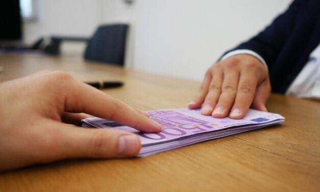 Alumíniumot loptak, majd annak eladásával mosták tisztára a pénzt