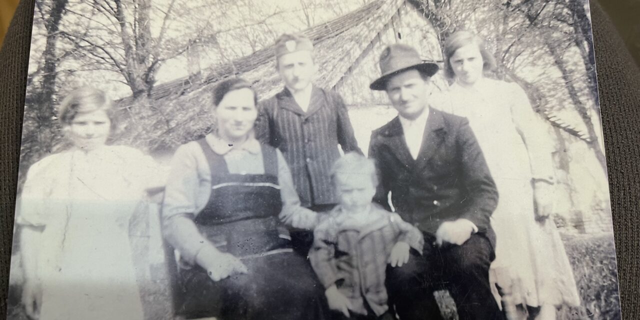 <span class="entry-title-primary">„Aki elesett, agyonlőtték”</span> <span class="entry-subtitle">Nyolcvan évvel ezelőtt, január 23-án zavarták ki otthonaikból a csúrogi magyarok egy részét - Remete Etelka kilencvenegy éves, de még mindig hiányzik neki a nyolcvan évvel ezelőtt eltűnt édesapja</span>