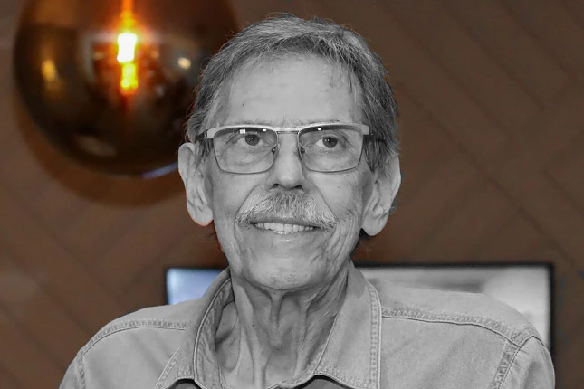 Elhunyt Duško Guslov