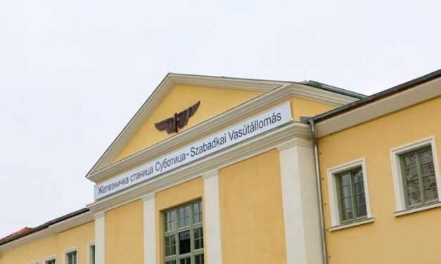 Pásztor Bálint: Alakulnak a feliratok a szabadkai vasútállomáson