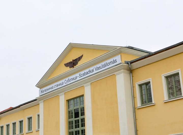 Pásztor Bálint: Alakulnak a feliratok a szabadkai vasútállomáson