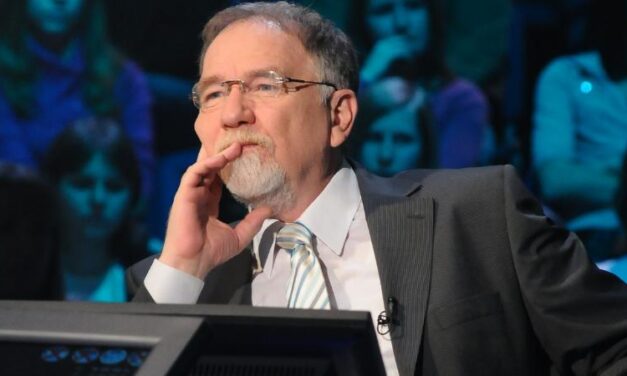 <span class="entry-title-primary">Aki soha sem hiányozhat, a játékvezető, Vágó István!</span> <span class="entry-subtitle">Vissza–Vágó – Sikerkönyv egy sikeres életről – Vágó Istvánról (2.)</span>