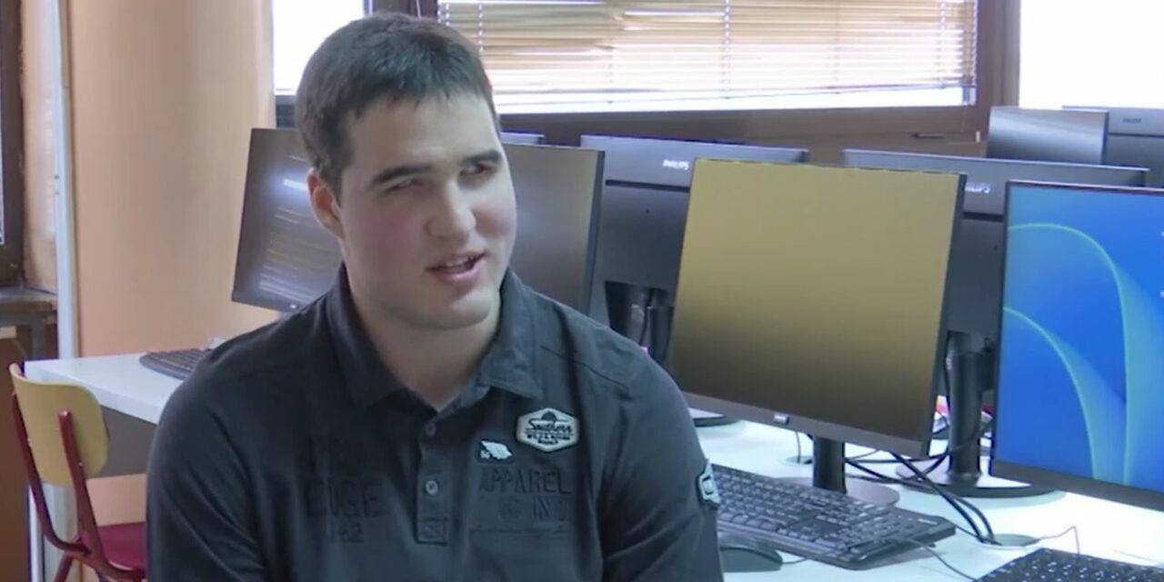 Időre vizsgázik és mindenki példaképe lett a vak egyetemista