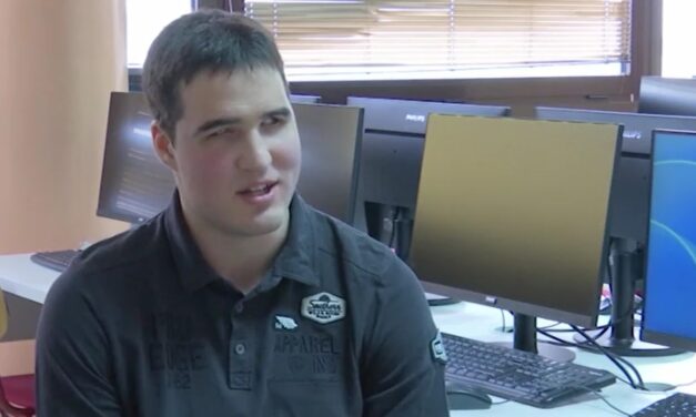 Időre vizsgázik és mindenki példaképe lett a vak egyetemista