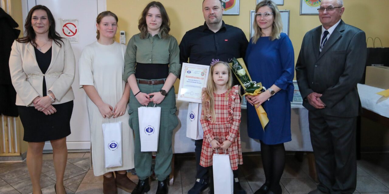 <span class="entry-title-primary">„A család az egyik legfontosabb érték az életünkben” (galériával)</span> <span class="entry-subtitle">Topolya önkormányzata kapta idén a VANCSESZ Családbarát Önkormányzat díját </span>