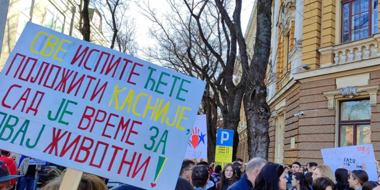 <span class="entry-title-primary">Valamilyen tanítás elkezdődött a szabadkai Svetozar Marković Gimnáziumban</span> <span class="entry-subtitle">A 87 tanárból 38 jelezte, tanítani akar</span>