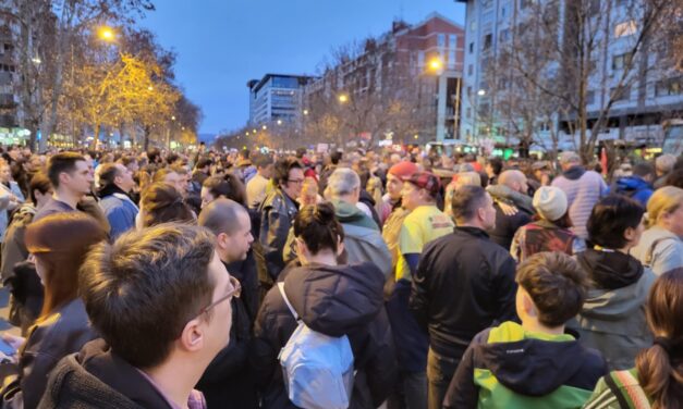 Nagyszabású tüntetés a székvárosban