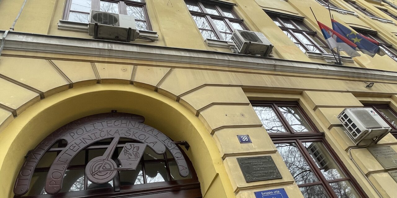 A szabadkai Politechnikai Középiskolában a tanárok fele nem tart órát