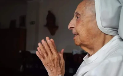 Futballőrült apáca a világ legidősebb embere