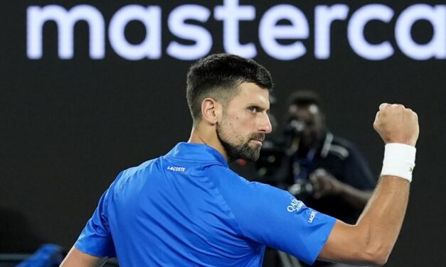 Đoković nyert Alcaraz ellen, két győzelemre a 25. Grand Slam-serlegtől