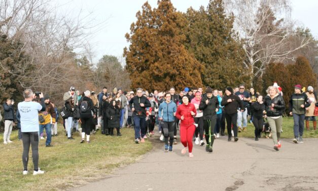 Kocogással gyűjtöttek adományokat az egyetemistáknak Óbecsén