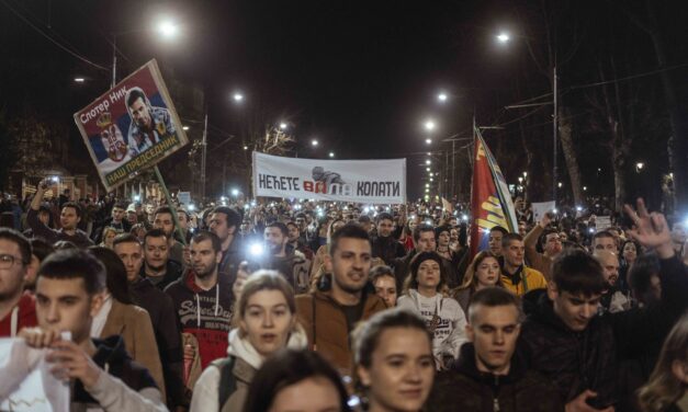 Az európai képviselőcsoportok közül csak szélsőjobb nem foglalkozik a szerbiai eseményekkel