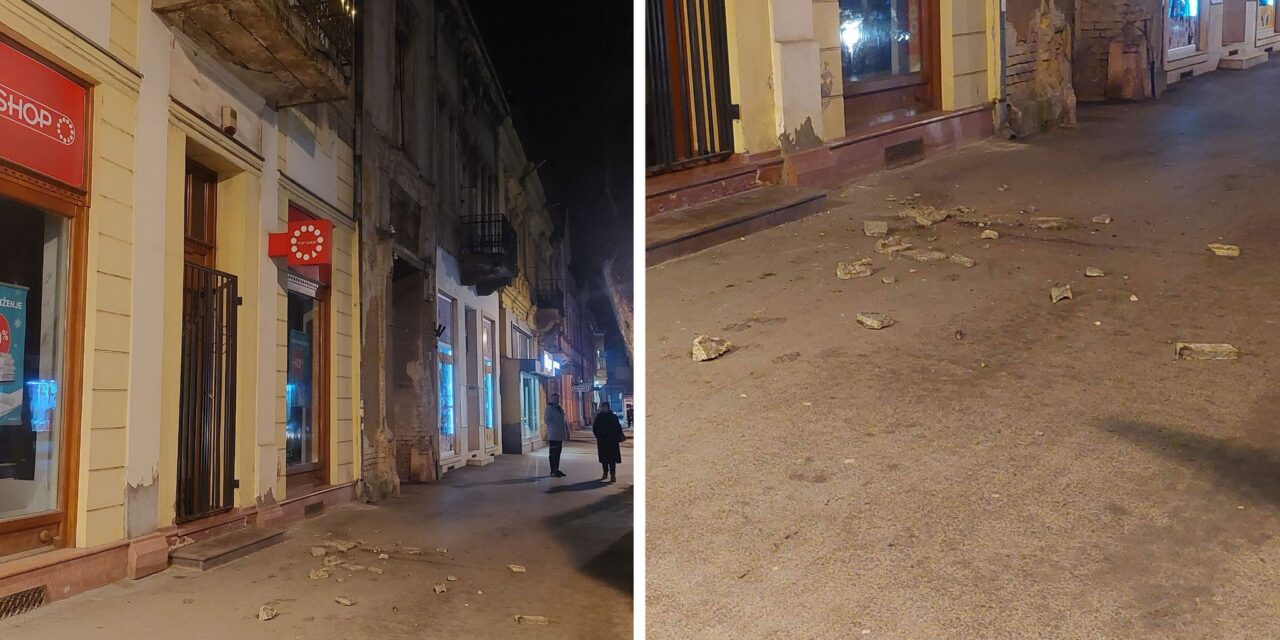 Betondarabok hullanak le egy erkélyről Szabadka központjában