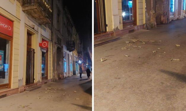 Betondarabok hullanak le egy erkélyről Szabadka központjában