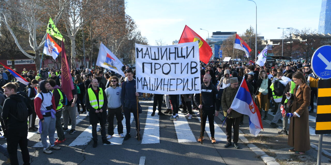 Úton vannak Újvidékre a belgrádi egyetemisták – Így fogadják őket útközben