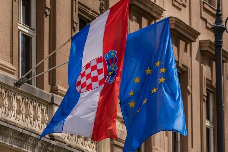 Nemzetközi tiltakozást váltott ki a horvát civilek kiutasítása