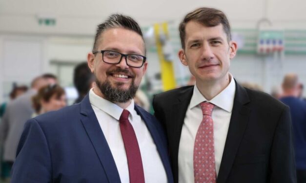 VMDK: Pásztor és Juhász is mondjon le!