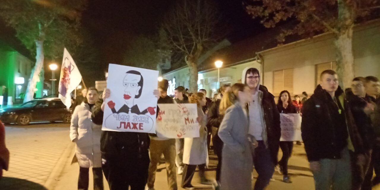 Minden eddiginél tömegesebb tüntetés zajlik Óbecsén (Fotó+Videó)