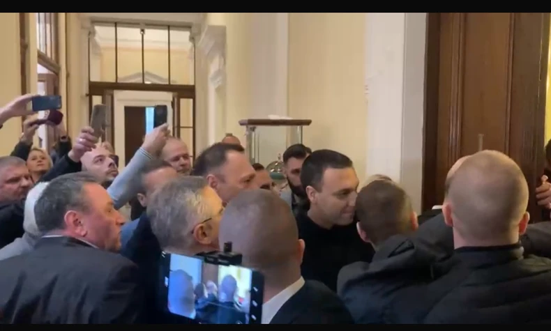 Dulakodás történt a köztársasági képviselőházban