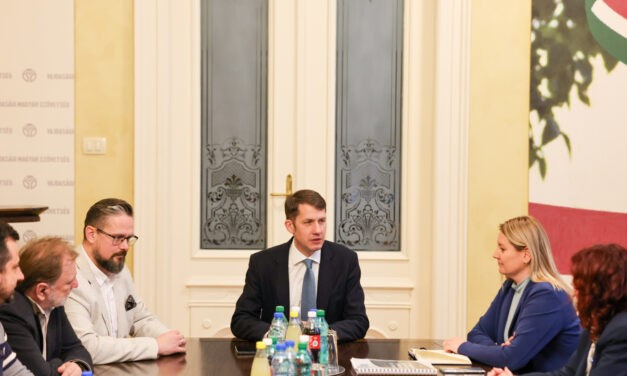 Pásztor: Leporoljuk, ráncfelvarrjuk, folytatjuk!