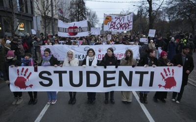 Csaknem harmincezren tüntettek vasárnap Belgrádban, Vučić szerint tizenkétezren voltak