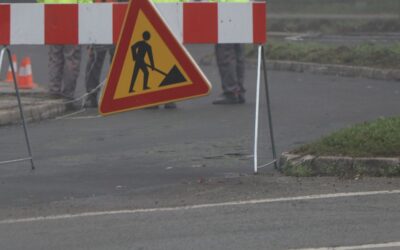 Leszakadt egy darab a Gimnázium épületének homlokzatáról (Fotók)