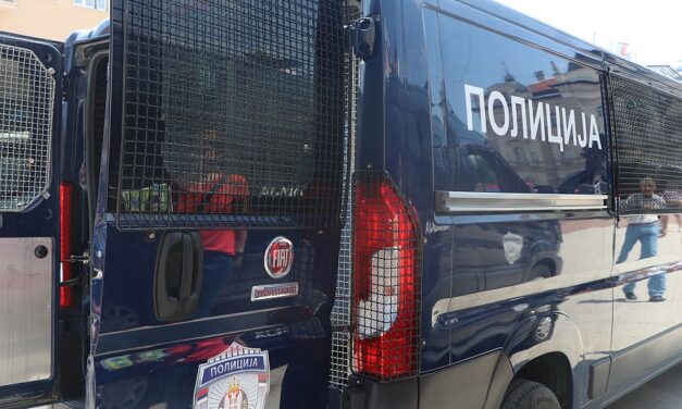 Iskolaudvarban fogták el a dílert