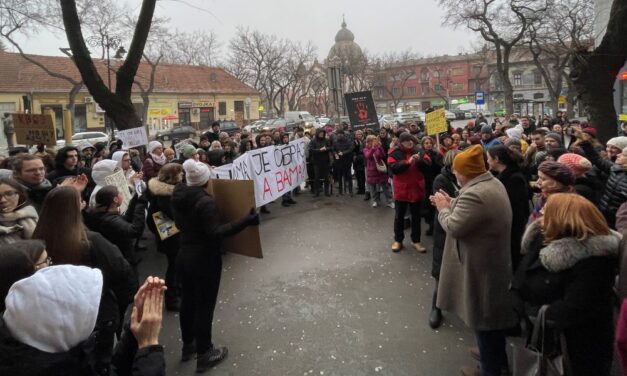 Vastaps a tanároknak, tüntetés a szabadkai Svetozar Marković Gimnázium előtt