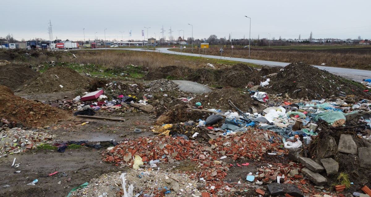 Szabadkát ellepi a szemét, az illetékesek pedig halottnak tettetik magukat