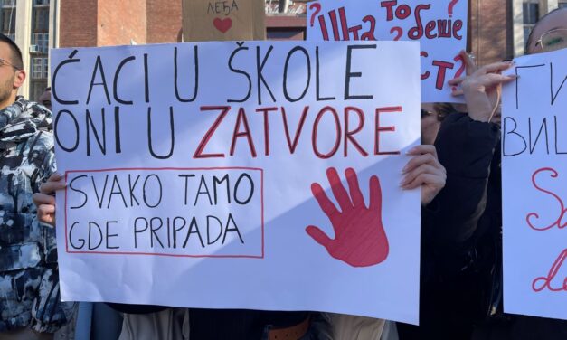 Megindultak a traktorok Szabadkára, az egyetemisták lezárják a legforgalmasabb kereszteződést