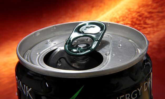 Halálfélelemben hívta a mentőket, miután megivott tizenkét energiaitalt