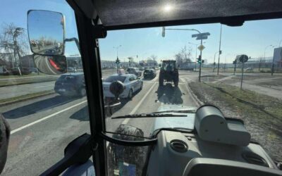 Az állig felfegyverzett rendőrök sem tudták megállítani az Újvidékre tartó gazdákat (Fotók+Videók)