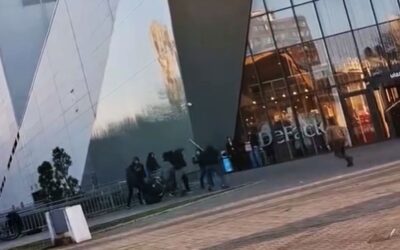 Négy kiskorút vettek őrizetbe, akik rudakkal támadtak kamaszokra a Promenada előtt