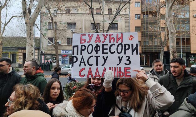 A szülők tesznek büntetőfeljelentést, ha valaki fenyegetni, vagy büntetni próbálja a sztrájkoló tanárokat