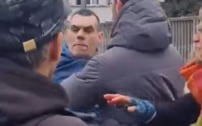 Az autós megpróbált áthajtani az újvidéki iskolások blokádján (Videó)