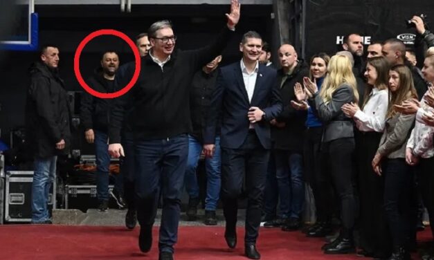 Rátámadt az egyetemistákra, most az államfő díszkíséretének a tagja