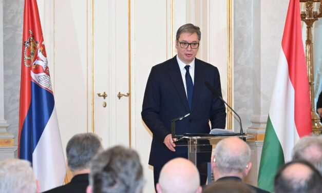 Vučić: 2026-ban már vonattal utazhatunk Belgrádból Pestre, hogy a Váci utcán gulyást ehessünk