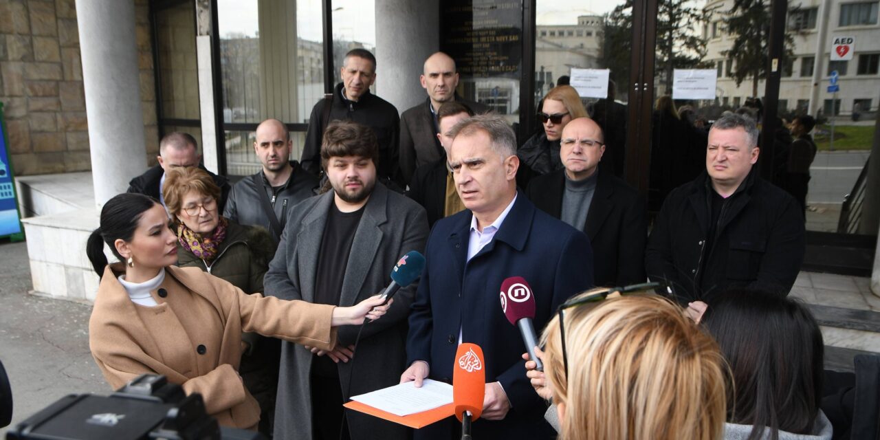 Alkotmányos panaszt tesz a rendőrség munkájára az újvidéki ellenzék