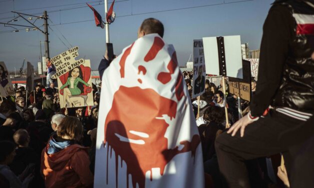 A hatalom beleőrül a csendbe