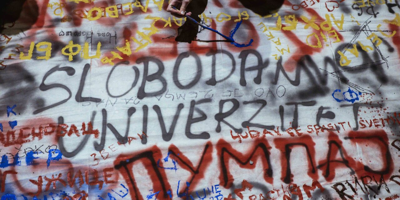 Tizenöt óra Kragujevacon – képekben