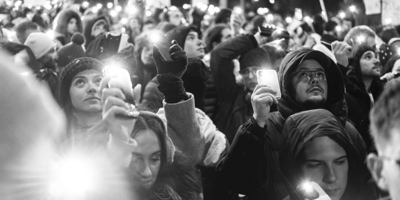 Hányan voltak Szávaszentdemeteren és hányan a kragujevaci tüntetésen?