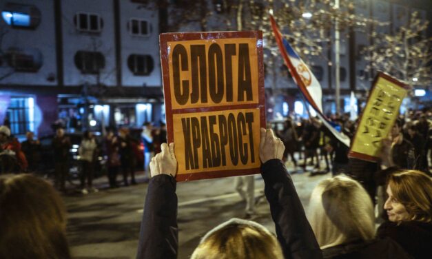 Egyhetes munkabeszüntetésre buzdít az Egyesült Szerbiai Tanügy