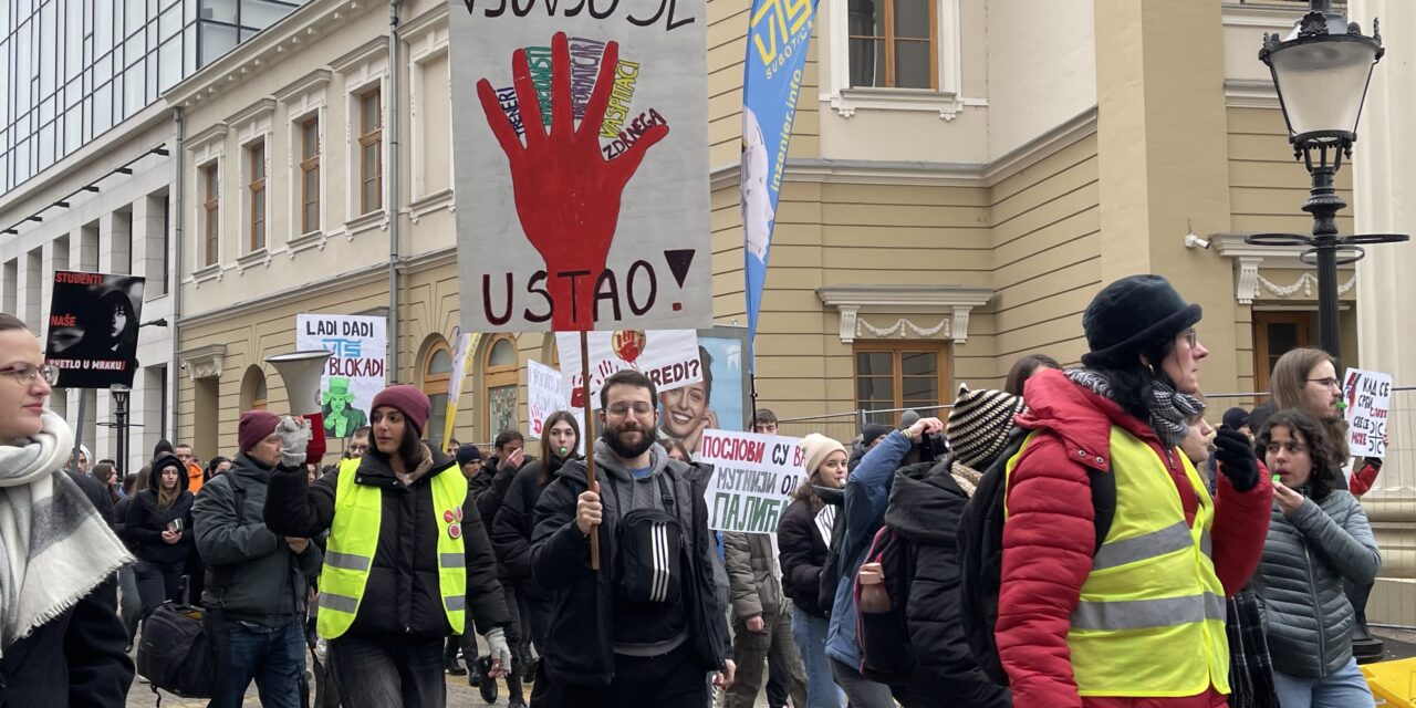 <span class="entry-title-primary">„Álljanak meg, hogy végre elindulhassunk”</span> <span class="entry-subtitle">Meglepetéssel készülnek az egyetemi hallgatók a vasárnapi szabadkai tüntetésen</span>