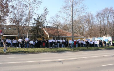 A gyerekeket támogatnunk kell az igazságosságért folytatott harcukban! Blokád alatt a szabadkai Egészségügyi Középiskola