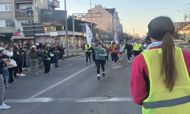 Az újvidéki egyetemisták és maratonfutók már félúton vannak Belgrád felé