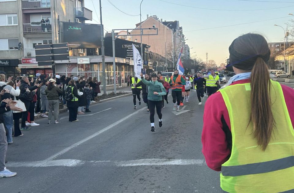 Az újvidéki egyetemisták és maratonfutók már félúton vannak Belgrád felé